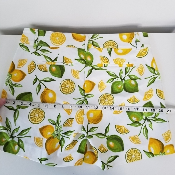 NWT Isaac Mizrahi NY 5" Inseam Stretch Tailored Trouser Shorts Lemon Lime Size 8 - Picture 8 of 11